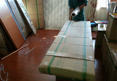 可拆卸的家具包装过程